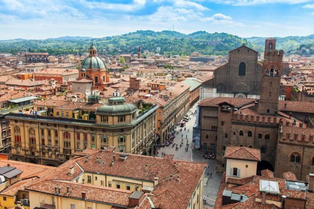 Apartment Isaia - 10 Minutes From Piazza Maggiore Bologna Exterior photo